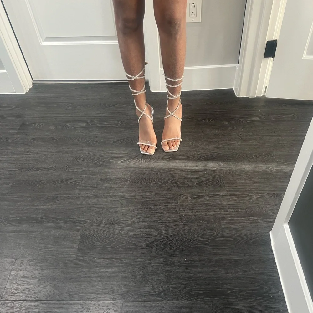 Elegant White Strappy Heels - Picture 5 of 8